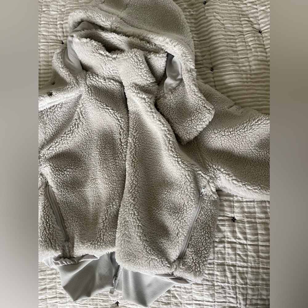 Alo Yoga NWOT grey fleece foxy jacket